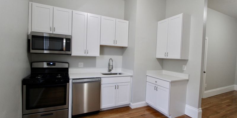 New Bedford Apartment: 321 Union St