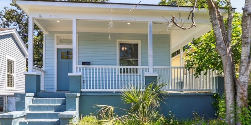 Savannah House: 826 W Victory Dr