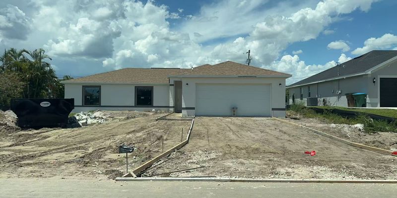 Cape Coral House: 1415 NE 15th St