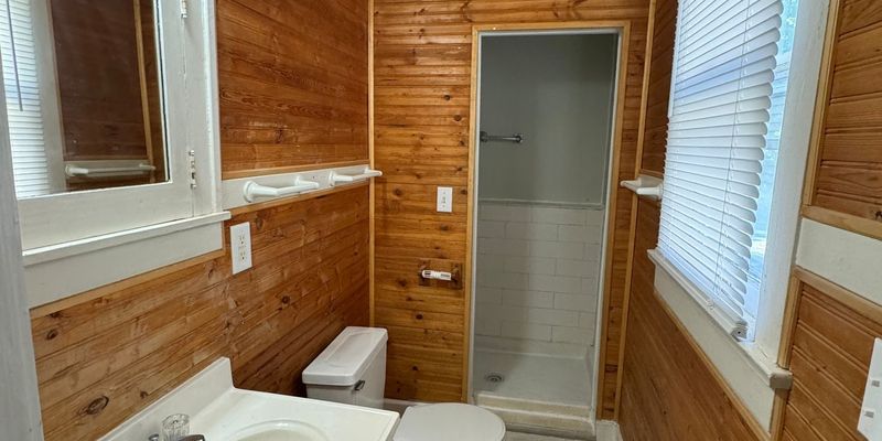 La Porte Apartment: 511 E Jefferson Ave