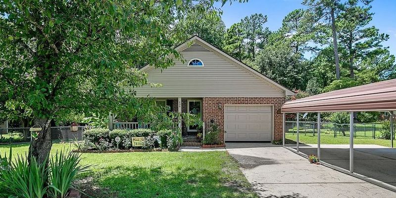 Raeford House: 496 Lindsay Rd