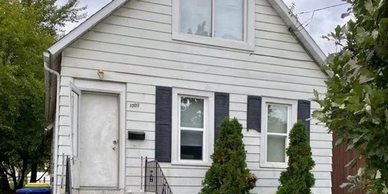 Green Bay House: 1009 Harvey St