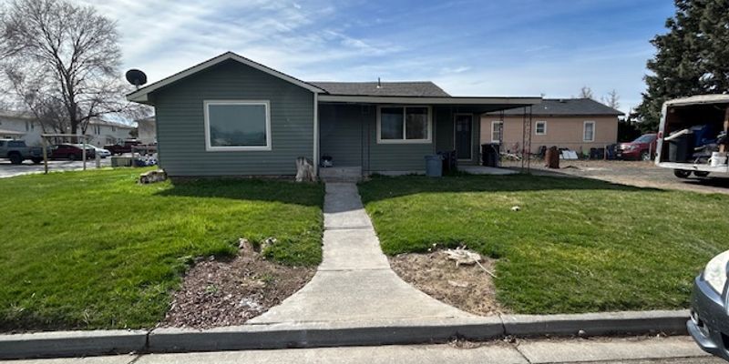 Warden House: 301 E 4th St