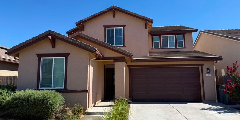 Fresno House: 6163 E Adena Ave