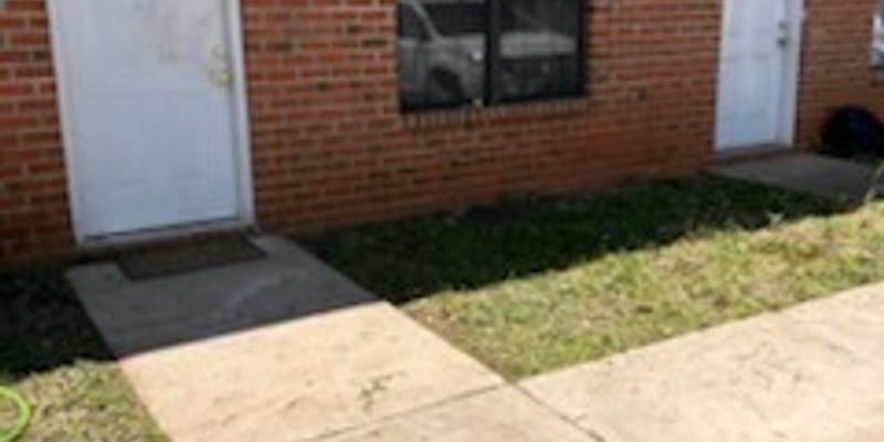 Oakwood House: 3735 Oakwood Hills Dr