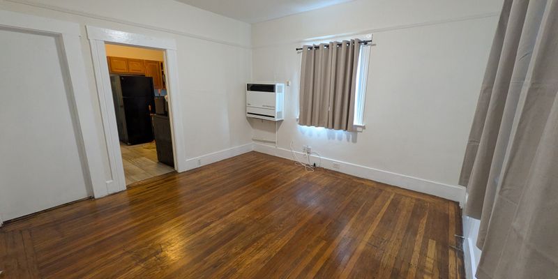 Berkeley Apartment: 1438 Alcatraz Ave