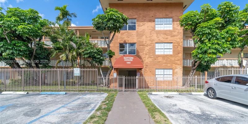 North Miami Apartment: 1855 NE 121st St