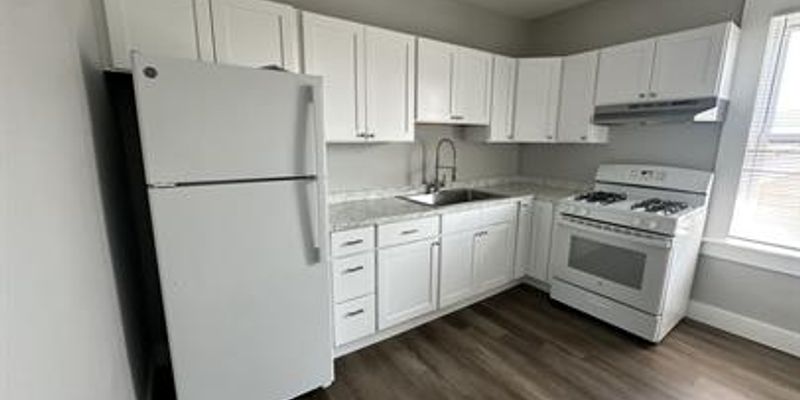 Fall River Apartment: 977-987 Locust St