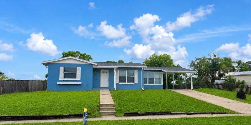 Spring Hill House: 513 Hollyhock Ln