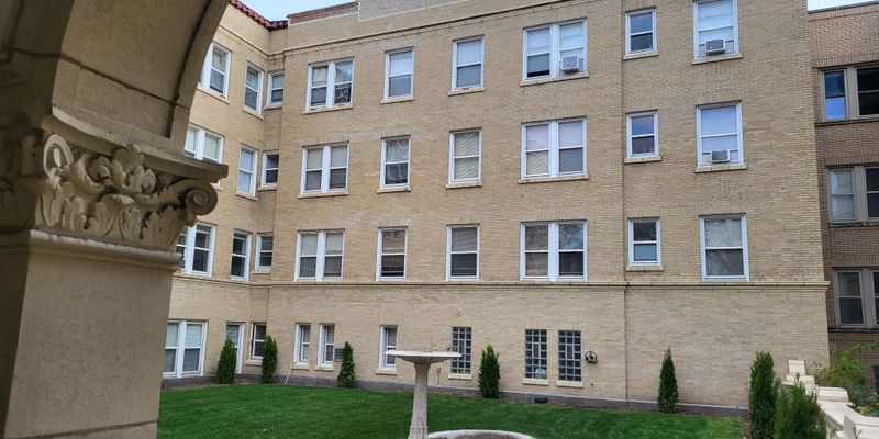 Chicago Apartment: 5017 N Wolcott Ave