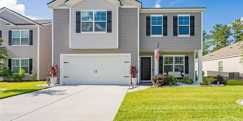 Bloomingdale House: 15 Daffodil Dr