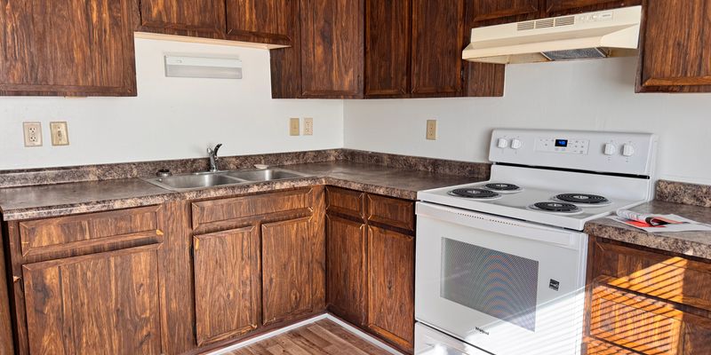 Wilton Apartment: 306 E 1st St