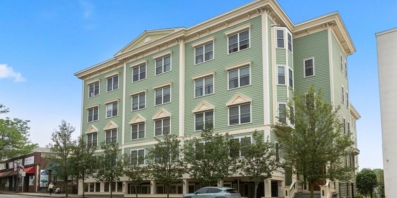 Stoneham House: 426 Main St #A U3211G