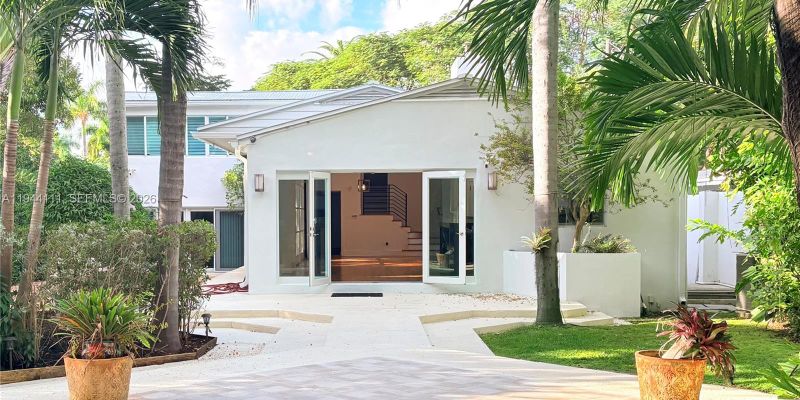 Miami House: 2301 S Miami Ave #2301