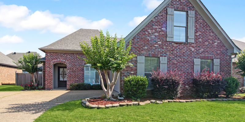 Flowood House: 183 Tradition Pkwy