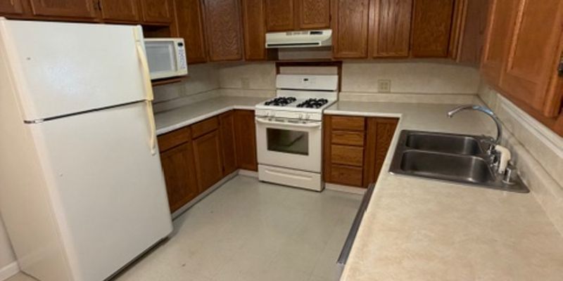Fall River Apartment: 1082 Hancock St