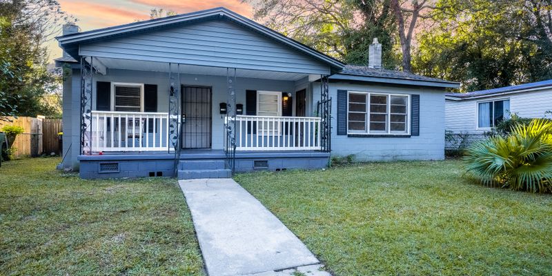 Savannah Apartment: 1123 E 70th St
