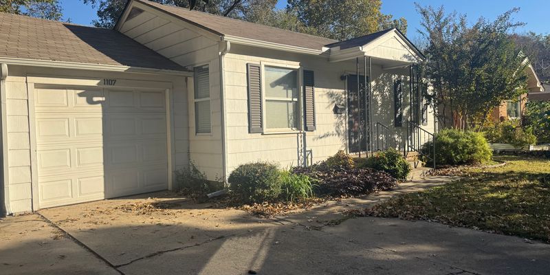 Norman House: 1107 W Apache St