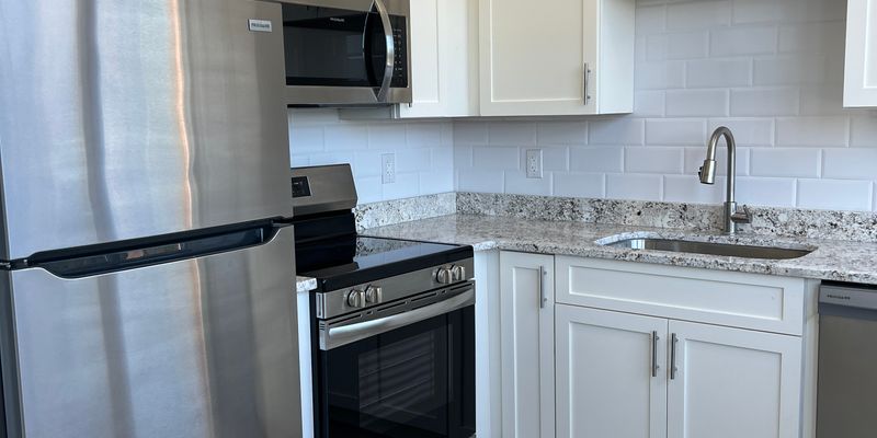 Pulaski Apartment: 500 Pico Terrace