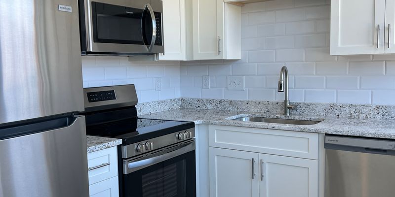 Pulaski Apartment: 500 Pico Terrace