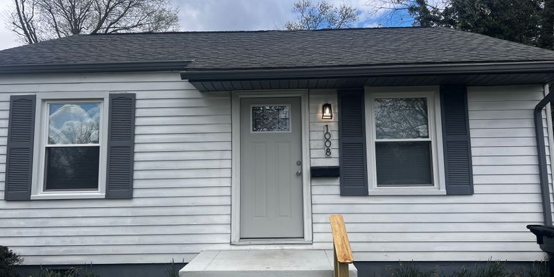 Louisville House: 1008 S 45th St