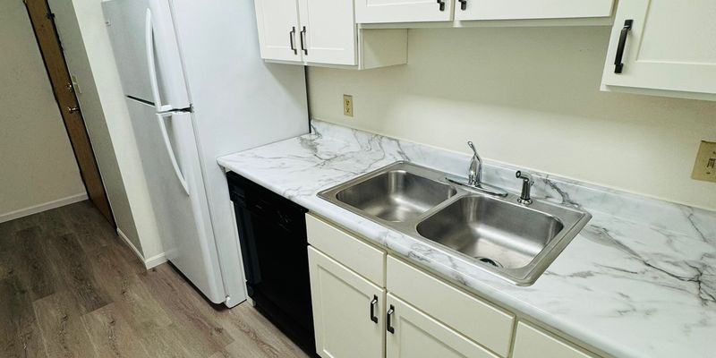 North Liberty Apartment: 125 E Zeller St