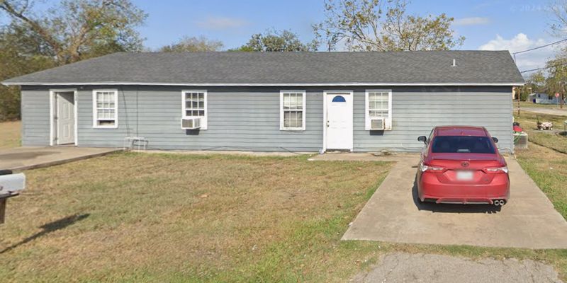 Yoakum Apartment: 503 West St