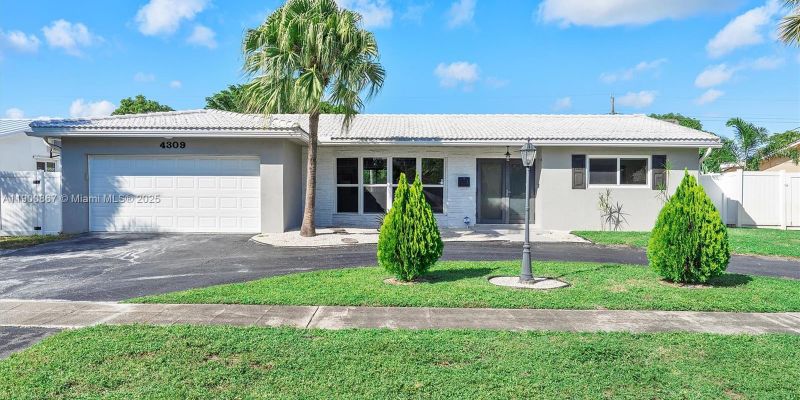 Hollywood House: 4309 Jackson St