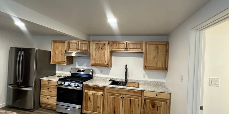 Aztec Apartment: S Park Ave