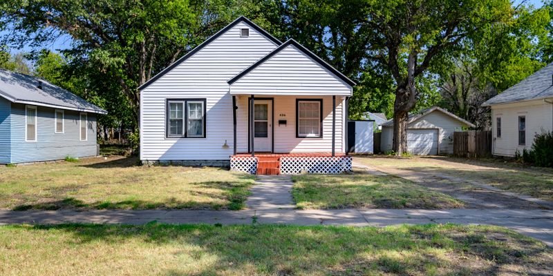 Hutchinson House: 406 E 8th Ave