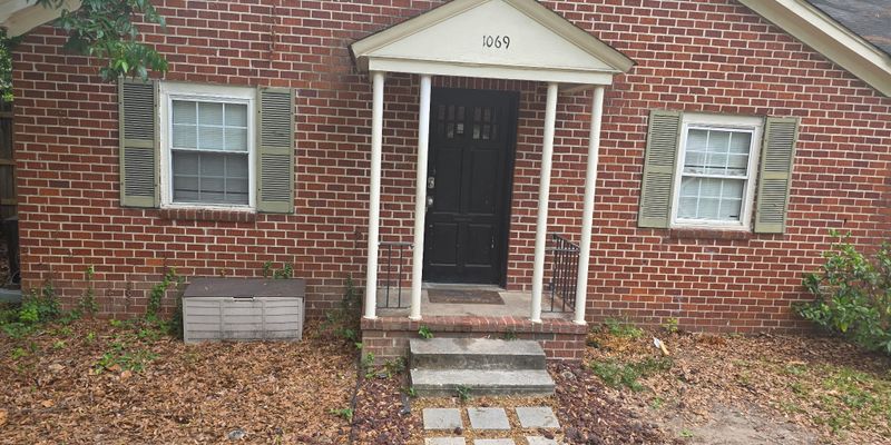 Macon House: 1069 Boulevard
