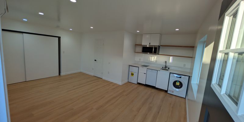 Anaheim House: 218 W Tiller Ave