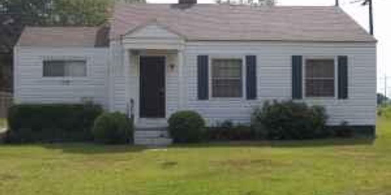 Warner Robins House: 103 Dellwood Drive