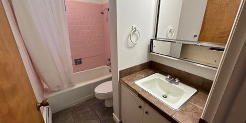 Pinnacle Unit D Bathroom.jpeg