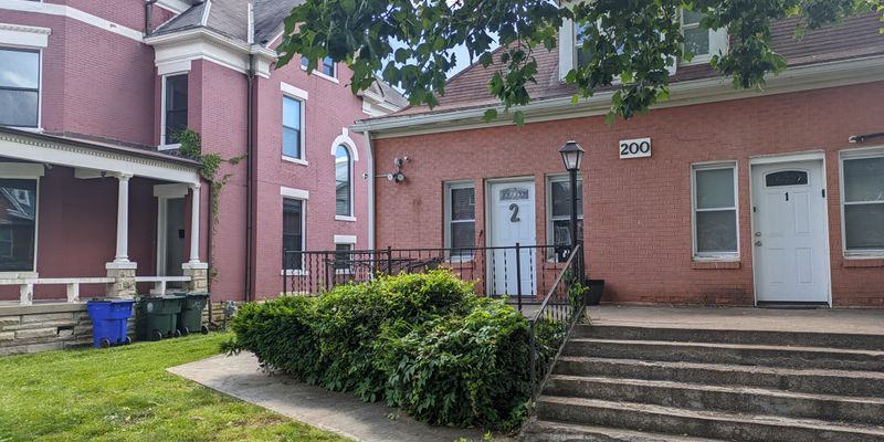 Lexington Apartment: 200 E Maxwell St