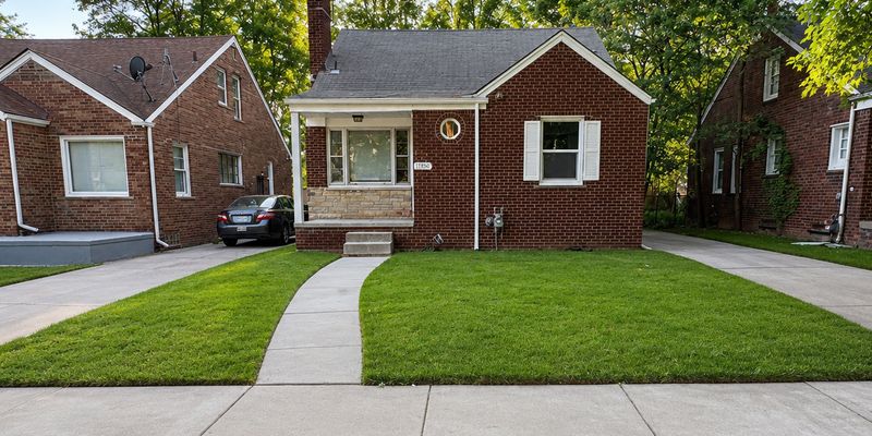 Detroit House: 11867 Laing St