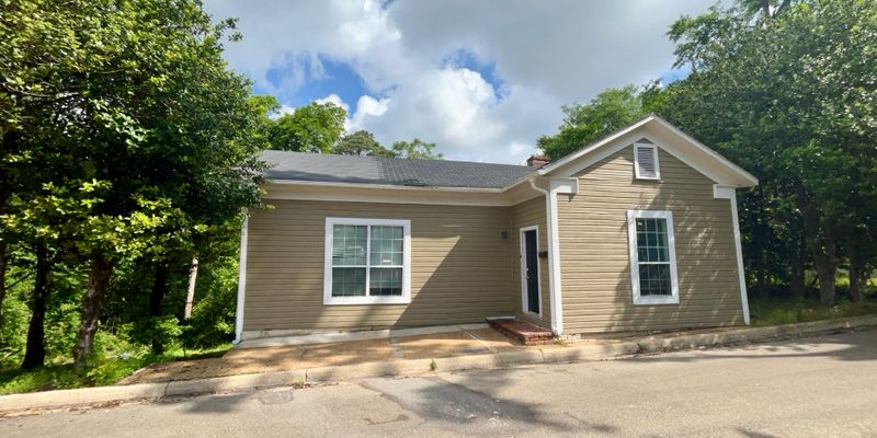 Columbus House: 821 7th Ave N