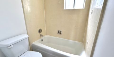 Pinnacle Unit C 6 Bath.JPG