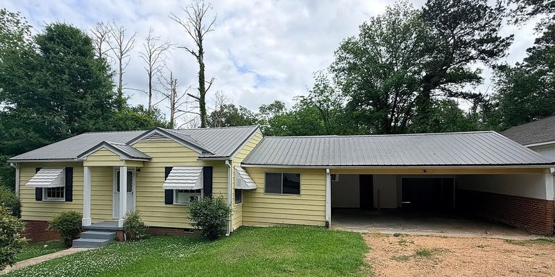 Jackson House: 3148 Sylvester Dr