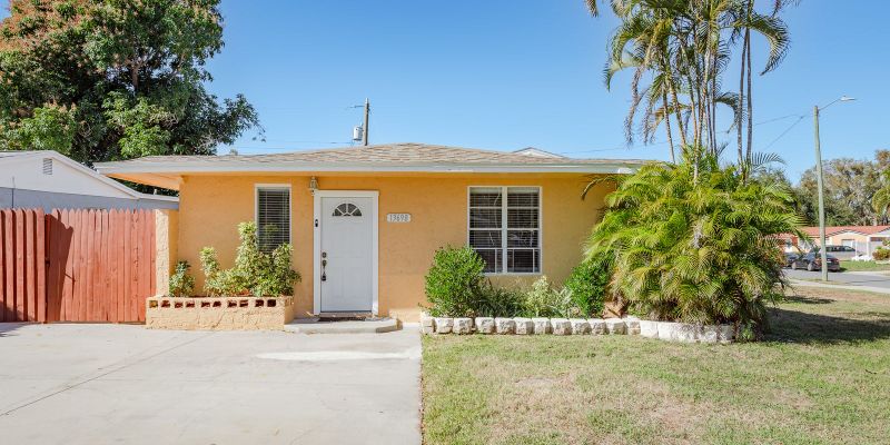 Largo House: 13698 120th St N