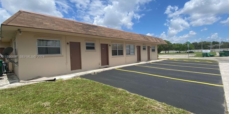 Lauderhill Apartment: 5200 NW 18th Pl