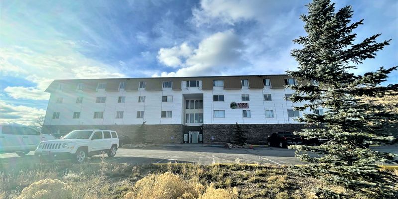 Rawlins Apartment: 1627 W Maple St