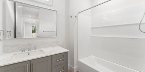 Unit C Guest Bath.jpg