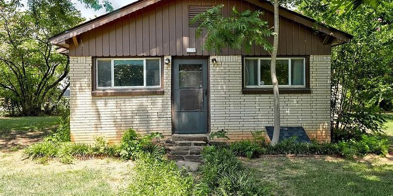 Del City House: 4001 Meadowview Dr