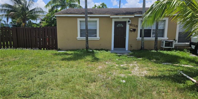 Hollywood House: 6118 Plunkett St