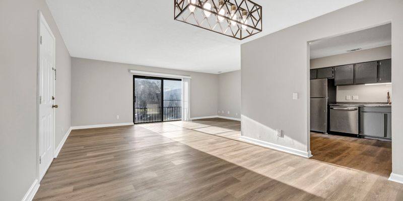 Columbia Apartment: 109 Menlo Dr