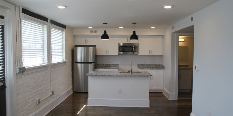 Woodstock Apartment: 403 W Court St