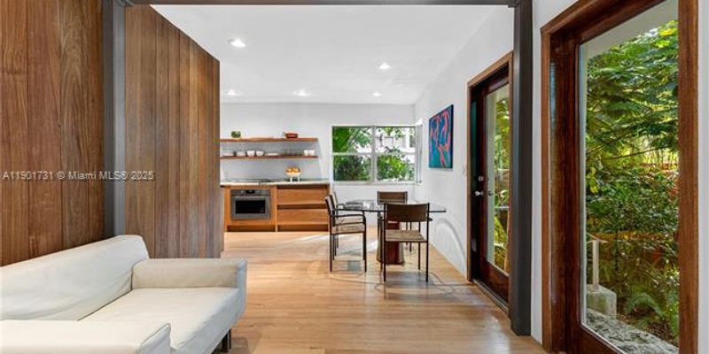 Miami Beach House: 226 Jefferson Ave