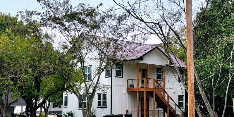 Burlington House: 624 Grace Ave