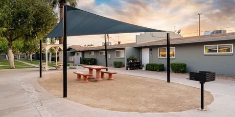 property - outside - courtyard 5.jpg